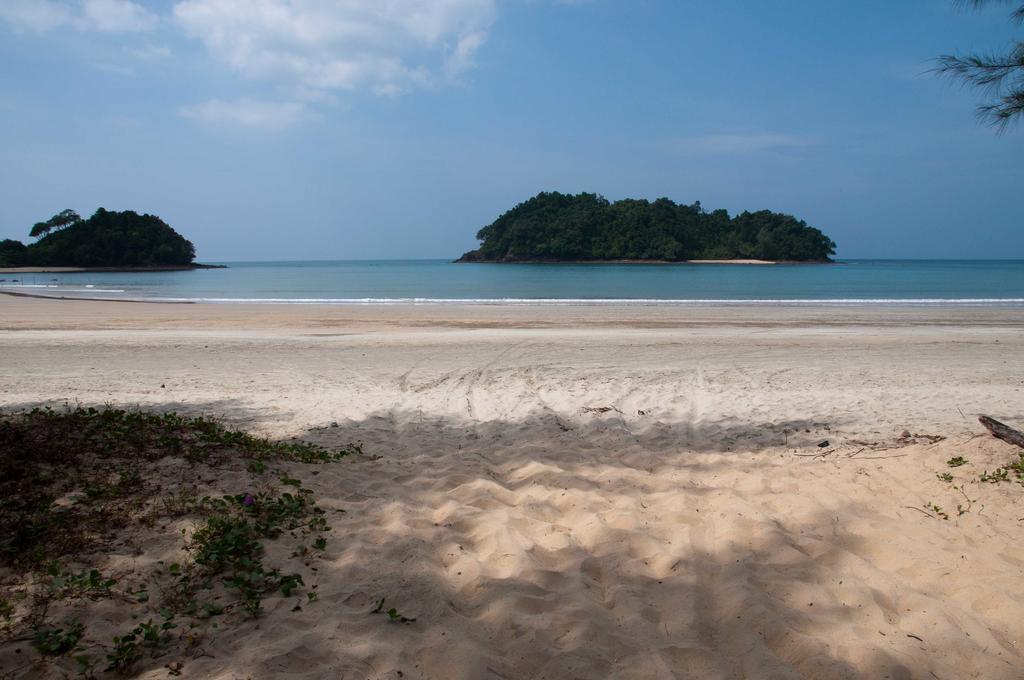 Hotel Tawan Bar And Bungalow Ko Phra Thong Exteriér fotografie
